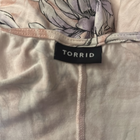 Woman’s XL Torrid rank top (882) - Picture 4 of 4